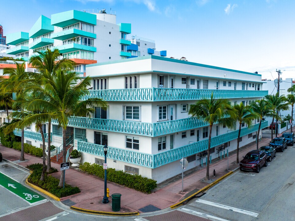 SHOLOM HOUSE CONDO in Miami Beach, FL - Building Photo