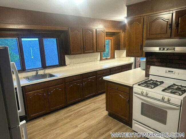 93 Hillside Rd in Watertown, MA - Building Photo - Building Photo