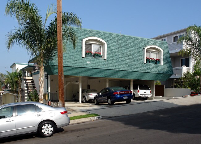 221 Sheldon St in El Segundo, CA - Foto de edificio - Building Photo
