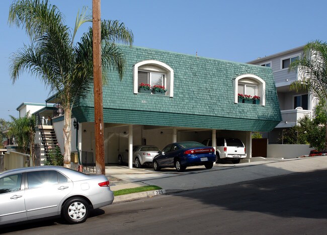 221 Sheldon St in El Segundo, CA - Building Photo - Building Photo