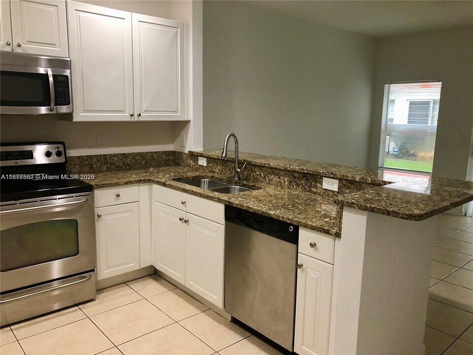 2991 NW 30th Pl in Oakland Park, FL - Building Photo
