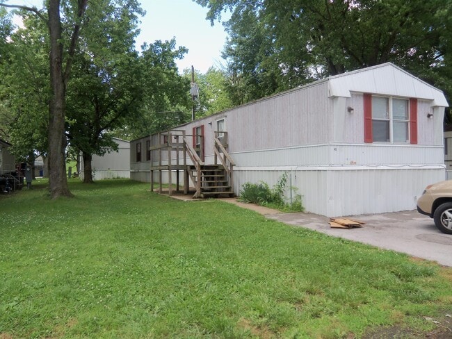 property at 40 Yoakum Cir