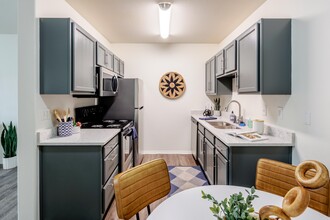 Sundance Apartments in Cheyenne, WY - Building Photo - Interior Photo