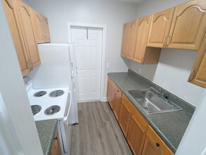 215 Conniston Rd in West Palm Beach, FL - Building Photo - Building Photo