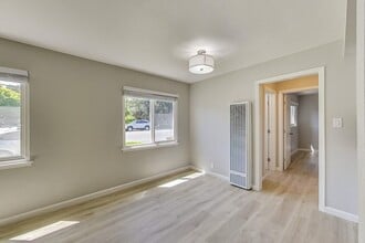 1549 San Carlos Ave in San Carlos, CA - Building Photo - Building Photo