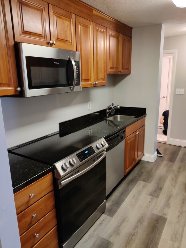 35 Andrew St Apartments and Nearby Manchester Apartments For Rent