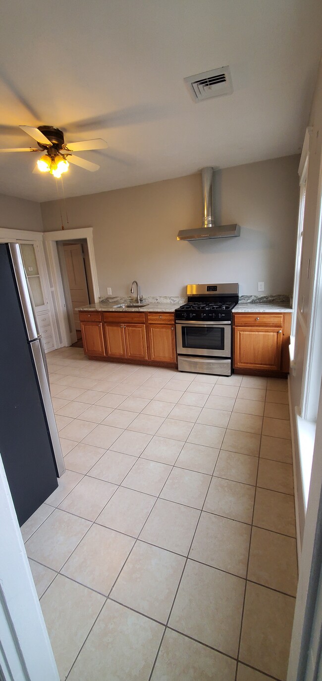 488 Park Ave, Unit 3 in Worcester, MA - Foto de edificio - Building Photo