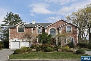 417 N Woodland St in Englewood, NJ - Building Photo