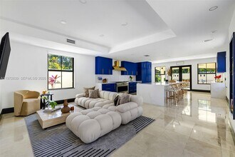 3020 McDonald St in Miami, FL - Building Photo - Building Photo