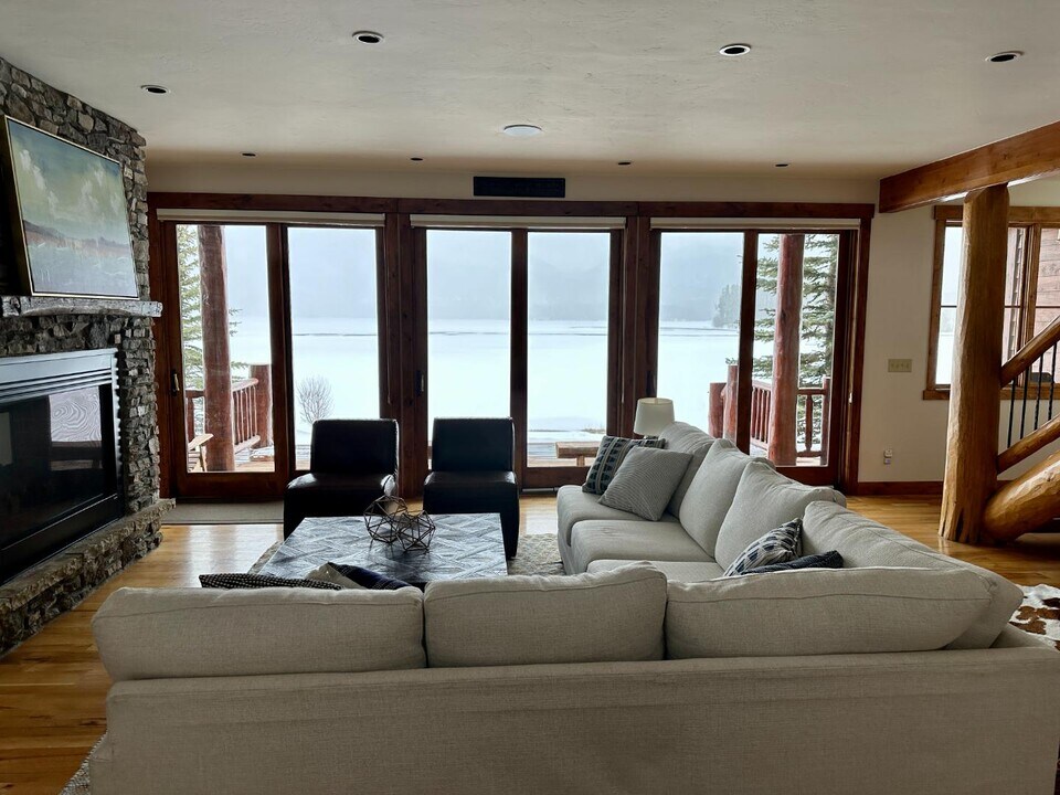 19 Shadow Lake Dr in Grand Lake, CO - Building Photo