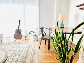 627 Tularosa Dr in Los Angeles, CA - Foto de edificio - Building Photo