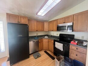 3A Robinson Dr, Unit 3A in Bedford, MA - Foto de edificio - Building Photo