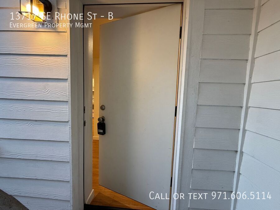 13717 SE Rhone St in Portland, OR - Building Photo