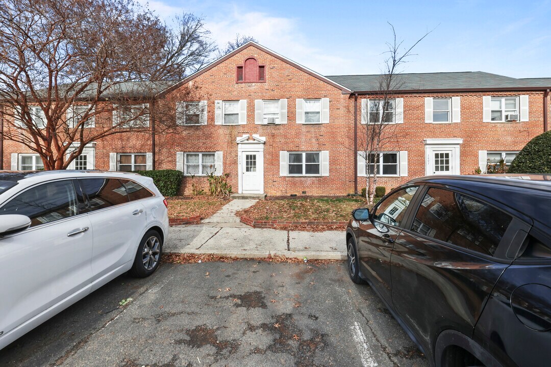 2809 16th Rd S, Unit A in Arlington, VA - Building Photo