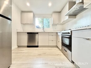 1570 Yosemite Dr, Unit 3 in Los Angeles, CA - Foto de edificio - Building Photo
