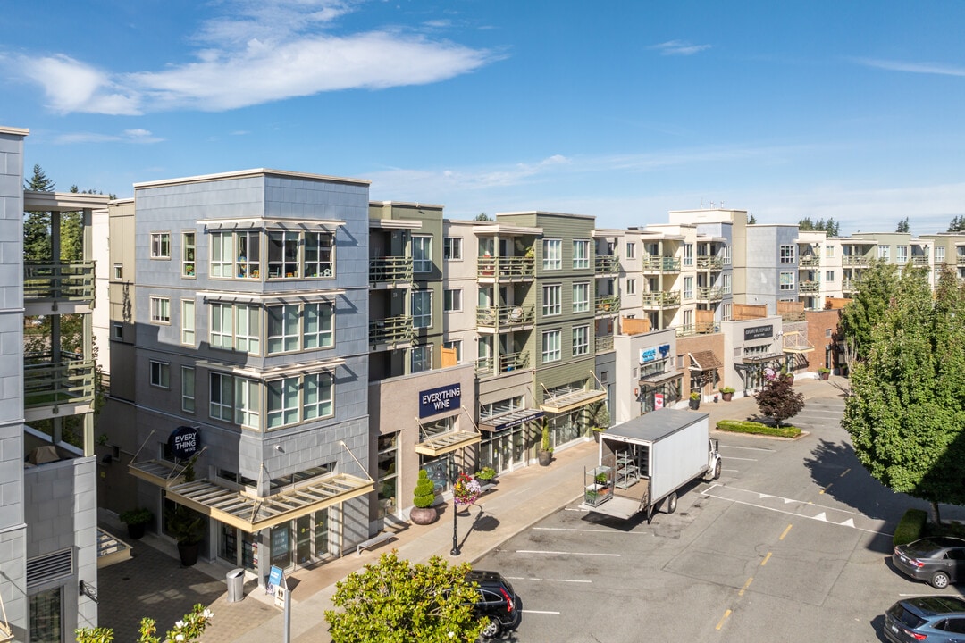 15735 Croydon Dr in Surrey, BC - Building Photo