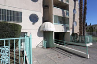 966 S Hoover St in Los Angeles, CA - Foto de edificio - Building Photo