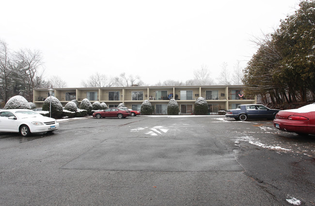 EZ Living Suites in Broad Brook, CT - Building Photo - Building Photo