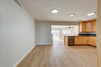 11370 Travis Pl in San Diego, CA - Building Photo - Building Photo