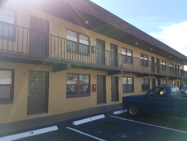 245 N Halifax Ave in Daytona Beach, FL - Building Photo - Building Photo