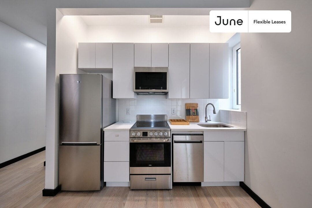 624 E 17th St in Brooklyn, NY - Building Photo