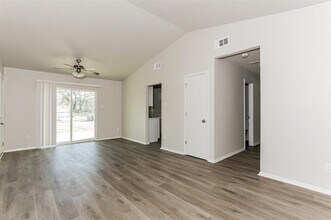 250 Prairie Grove Dr in Dallas, TX - Building Photo - Building Photo