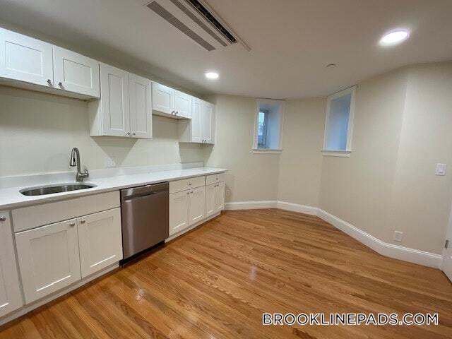 12 Harris St