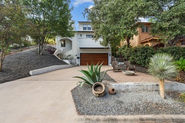 property at 811 Rutherford Pl