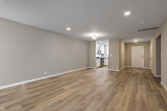 Altair Apartments in Burbank, CA - Foto de edificio - Building Photo