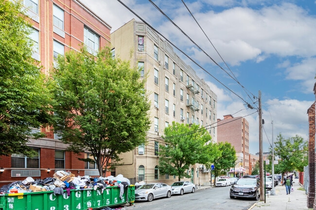 399 E 160th St in Bronx, NY - Building Photo - Building Photo