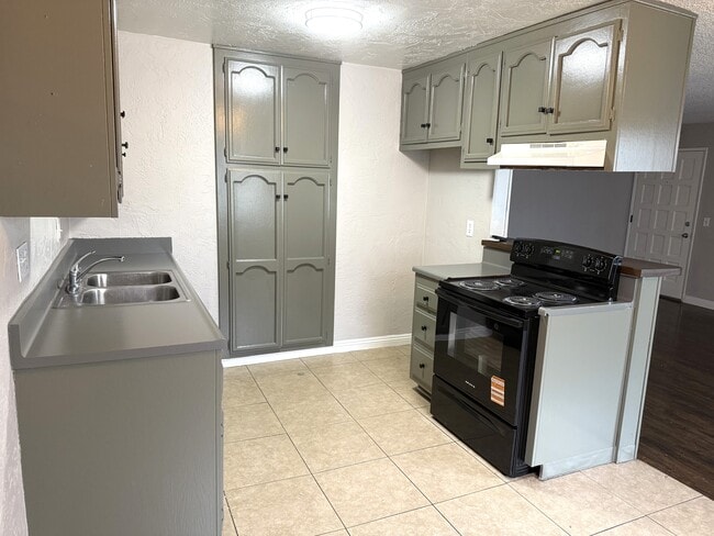 3901 Green Ave, Unit C in Los Alamitos, CA - Building Photo - Building Photo