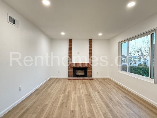 8181 Elston Pl in San Diego, CA - Building Photo - Building Photo