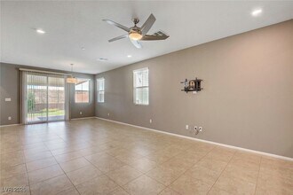 2255 Valdina St in Henderson, NV - Building Photo - Building Photo