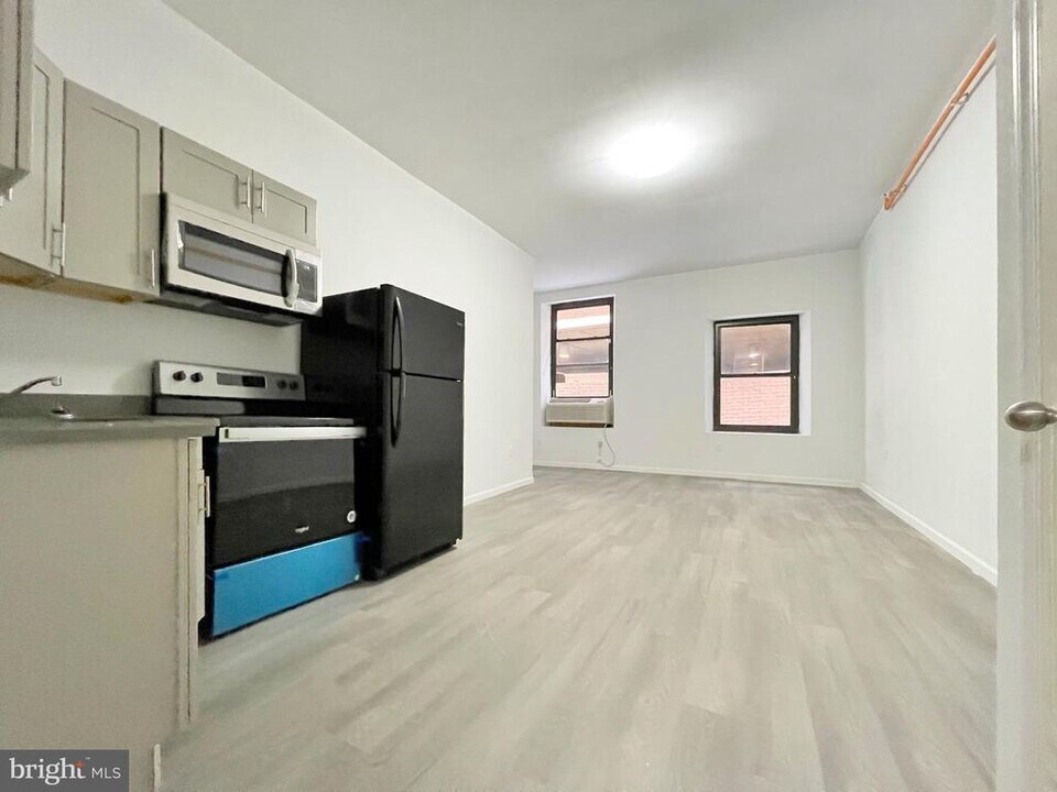 120 Chestnut St in Philadelphia, PA - Building Photo