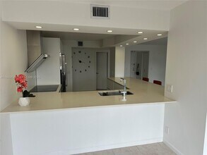 400 Leslie Dr in Hallandale Beach, FL - Building Photo - Building Photo