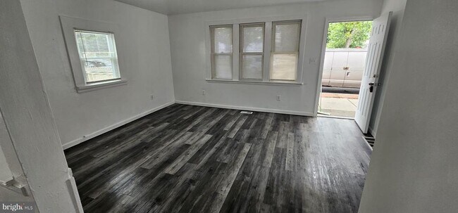 109-11 N Burlington St in Gloucester City, NJ - Building Photo - Building Photo