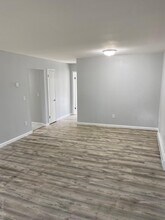 7 White Gate Rd in Wappingers Falls, NY - Foto de edificio - Building Photo