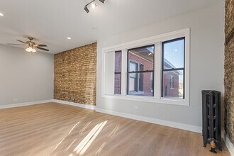 7421 N Clark St in Chicago, IL - Building Photo - Building Photo
