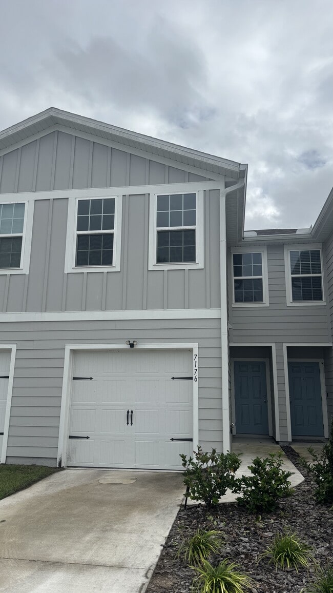 7176 Luminary ln