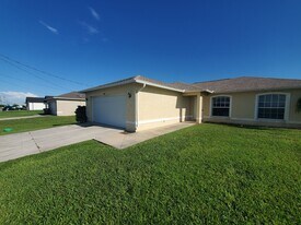 3904 12th St W in Lehigh Acres, FL - Building Photo