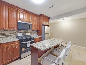 4942 N Sheridan Rd, Unit 4 in Chicago, IL - Foto de edificio - Building Photo