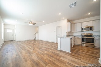 10212 Eaglewood Nook, Unit 102 in San Antonio, TX - Building Photo - Building Photo