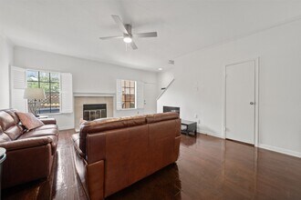 9850 Pagewood Ln in Houston, TX - Building Photo - Building Photo