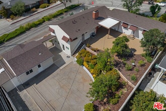 100 E Kenneth Rd in Glendale, CA - Building Photo - Building Photo