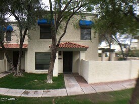 8634 S 51st St in Phoenix, AZ - Building Photo