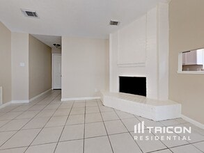 3446 Edgecreek Dr in Houston, TX - Building Photo - Building Photo