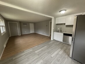9 White Oak Rd in Mansfield, CT - Building Photo - Building Photo