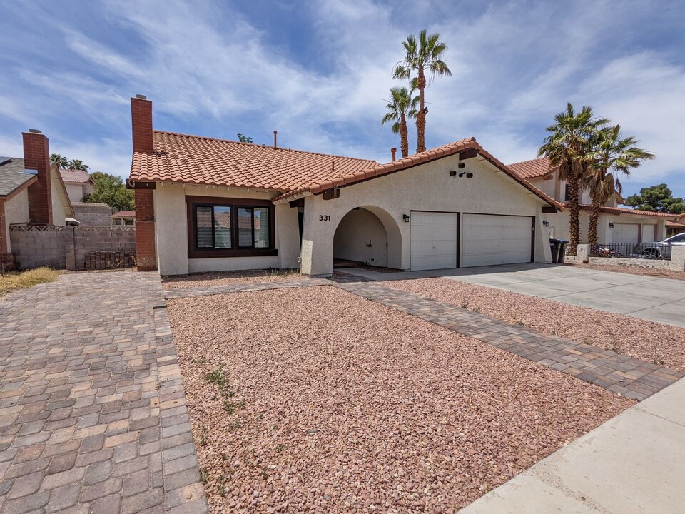 331 Esquina Dr in Henderson, NV - Building Photo