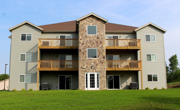 Kinsale Condominiums in Waterloo, IA - Foto de edificio