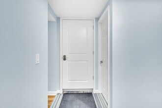 2112 N Sawyer Ave in Chicago, IL - Building Photo - Building Photo